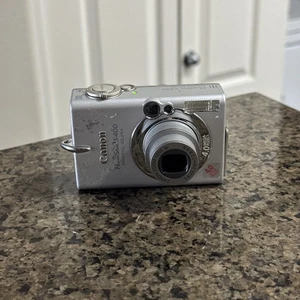 Canon PowerShot S400 Digital ELPH PC1038 4MP 3x Optical Zoom Silver Digital Cam - Bild 1 von 4