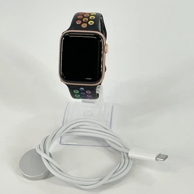 Apple Watch (Serie 5) 44 mm aluminio dorado (GPS) con correa deportiva Nike - Bueno  Foto 1 de 4