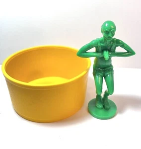 1999 Mouse Trap Board Game Diver & Barrel - Replacement Pieces - Picture 1 of 6