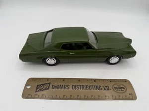 Coche promocional Ford Thunderbird vintage AMT 1970 o 1971 verde fuego concesionario - Imagen 1 de 16