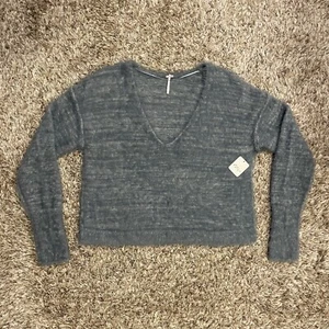 Nuevo con etiquetas Suéter Free People Serendipity Cuello en V Azul Tormenta Combo Grande Suave Difuso FP - Imagen 1 de 12