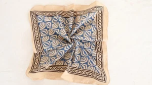 Bufanda Hecha a Mano Envolturas Floral Bandana 100% Tela Algodón Bufanda Estampada en Bloque a Mano - Imagen 1 de 4