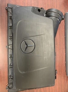 Cubierta de filtro de aire Mercedes-Benz Metris 2016-2020 (P) - Imagen 1 de 5