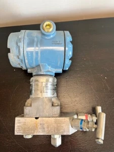 Rosemount 3051S1CG2A-2A11A1AM5 Pressure Transmitter with Display and Manifold - Picture 1 of 8