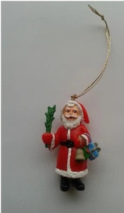 Figur Weihnachtsmann 6 cm mit gold farbener Schlaufe - Bild 1 von 1