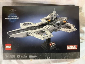 LEGO Super Heroes: The Avengers Helicarrier (76295) - Bild 1 von 2