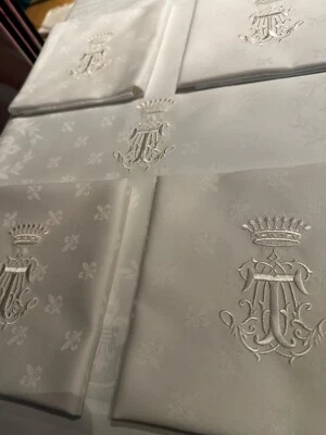 Création Broderie monogramme couronne, Choix initiales , 6 serviettes Fleurs Lys - Photo 1/4