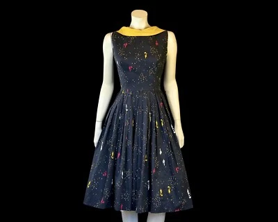 Vintage NOVELTY PRiNT Full Skirt Pin Up Rockabilly Dress  /  Umbrella Print - Image 1 of 4