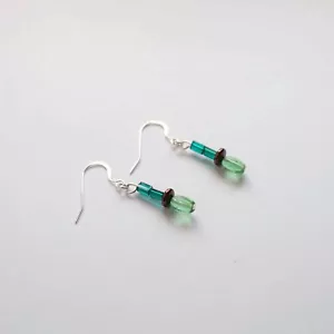 Orecchini pendenti finti smeraldo rettangolari perline verde rame argento filo orecchio - Foto 1 di 7