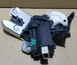 AUDI A4 B7 SALOON BOOT LID TAILGATE LOCK MECHANISM CATCH 4F5827505B 4F5 827 505B - Picture 1 of 12