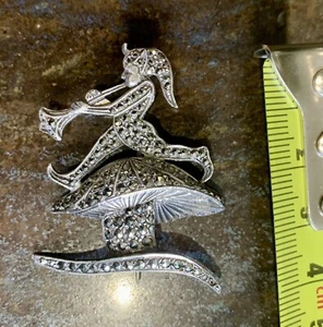 pixie brooch silver pied piper pan toadstool marquisate imp Vintage - Picture 1 of 8