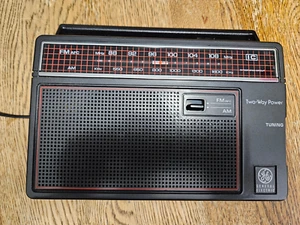 GE FM/AM Personal Portable Radio w/ Two-Way Power 7-2660D Headset Capable - Picture 1 of 3