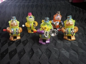 2009 Tomy Wind Up Toy Band (5) - Picture 1 of 2
