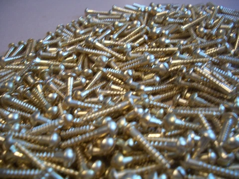 100 UNUSED, BRASS WOOD SCREWS, WITH THE OLD ROUND SLOTTED HEAD, 1" LONG BY #8 Cover