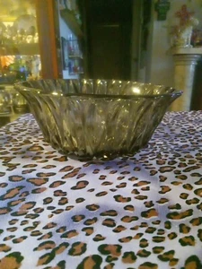 Vintage Libbey Glass Serving Bowl Smoke Color with Diamond Scroll *NICE * - Picture 1 of 7