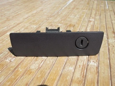 Jeep Wrangler Glove Box Latch '07-10 Compartment Handle Lock Black OEM - Imagem 1 de 2
