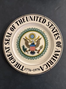 The Great Seal Of the United States 1776-1976 Bicentennial 10" Plate w/wall hang - Picture 1 of 3