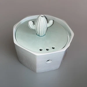 Kaktus Keramik Katzenbrunnen 1,5L USB Pumpe ungefiltert Meeresschaum grün - Bild 1 von 4