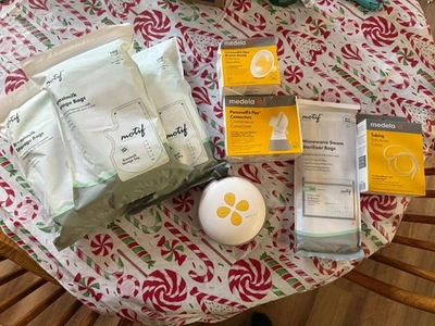Medela Swing Maxi con suministros, bolsas de almacenamiento y bolsas esterilizadoras para microondas Foto 1 de 4