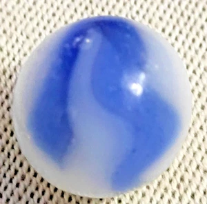 ALTES SPIELZEUG MARMOR 0,64 ZOLL MILCHIG WEISS MIT TRANSPARENTEM BLAU - Bild 1 von 23