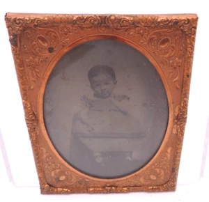 ANTIGUO Marco Tipo Lata Foto Niño Bebé Tinte Años 1800 - Imagen 1 de 7