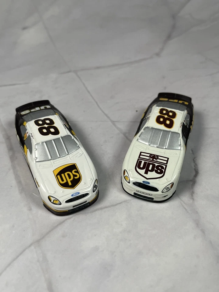 2001 y 2003 Winners Circle Magnetic Racers #88 UPS, imanes Dale Jarrett Foto 1 de 4