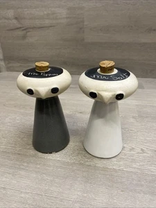 Vintage Bennington, Vermont Potters Mr Salt & Mrs Pepper by David Gil Pottery - Picture 1 of 14