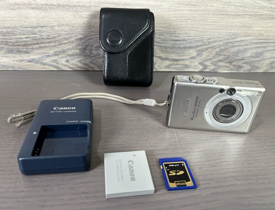 Paquete de cámara digital Canon PowerShot ELPH SD600 6,0 MP Foto 1 de 4