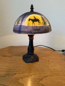 Western - Paralume in vetro verniciato al rovescio cavallo cowboy al chiaro di luna pini lampada accento - Foto 1 di 9