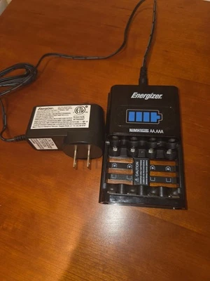 Energizer AA/AAA NiMH fast 1-hour charger CH1HR3DE - Image 1 of 3