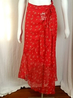 Falda envolvente estampada Ladybug brillante con encanto vívido Vince Camuto Foto 1 de 4