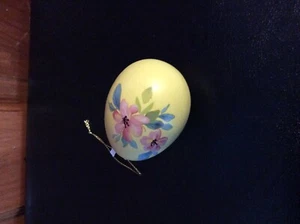 Nuevo Pier 1 2020 amarillo adorno de huevo de Pascua decoración de primavera coleccionable nuevo con etiquetas - Imagen 1 de 2