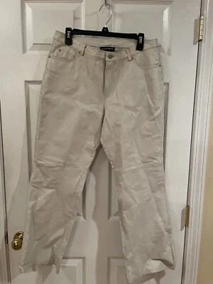 Calça feminina Metro Style 100% couro aveia branca perna reta tamanho 12P - Imagem 1 de 4