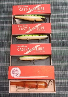 Lot of 3 Vintage Stan Gibbs Cast-A- Lure Wood Fishing Lures w/ boxes + 1 Atom - Image 1 of 4