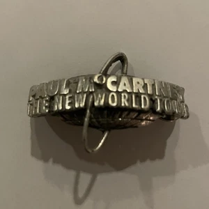 PAUL McCARTNEY - THE NEW WORLD TOUR, TACK BACK ANSTECKNADEL, 1993, ( NOS ), MPL - Bild 1 von 7