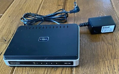 D-LINK DES-1105 5-Port 10/100 Ethernet Switch with Original AC Adapter - Image 1 of 4