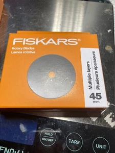 NEW FISKARS 45mm Rotary Replacement Blades 5 Pack SEALED BOXED FAST SHIPPING! - Picture 1 of 2