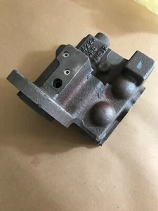 IH 2577 Hydraulic Valve Cast # 3474223 CPC - Picture 1 of 4