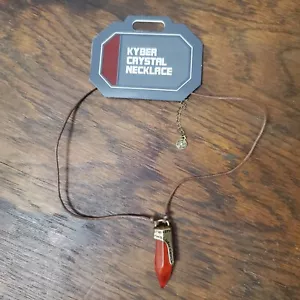 Collana Disney World Star Wars Galaxy's Edge Cristallo Kyber Rosso Dok-Ondar's - Foto 1 di 2