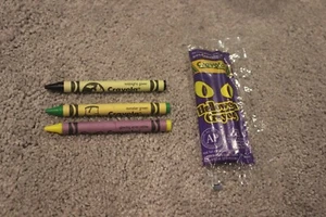 2001 Crayola Halloween RARE 3 Pack Crayons Retired/Discontinued Colors SEALED - Picture 1 of 4