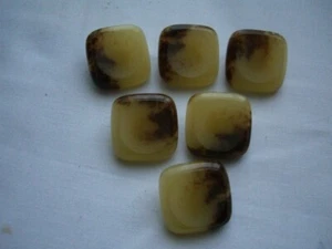 BEIGE/ BROWN TORTOISESHELL EFFECT SQUARE VINTAGE/RETRO BUTTONS x 6 FREE P&P - Picture 1 of 3