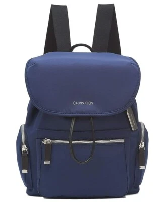Mochila para mujer Calvin Klein Kimberly de nailon talla única azul marino cierre con solapa Foto 1 de 4