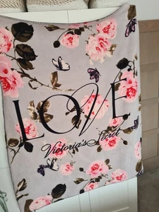 VICTORIA'S SECRET FLORA SHERPA PLUSH BLANKET 50" x 60" 127cm x 152cm - Picture 1 of 6