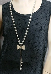 Vintage Damen Perlenkette mit Schleife & Quaste Betsey Johnson Kunstperlen - Bild 1 von 12