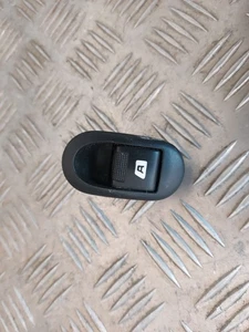 Bouton commande lève vitre - CITROËN C3 I (1) - De 10-2005 à 12-2010 - Picture 1 of 3