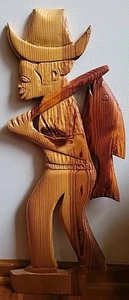 Pescatore in legno intagliato a mano vintage che trasporta pesce parete arte popolare decorazione firmato Bahamas - Foto 1 di 24