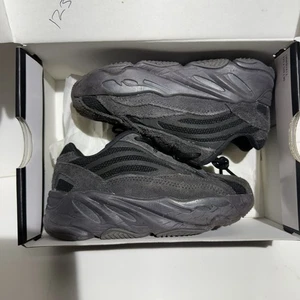 Adidas Yeezy Boost 700 V2 Vanta Niños YS10k Negro - Imagen 1 de 13