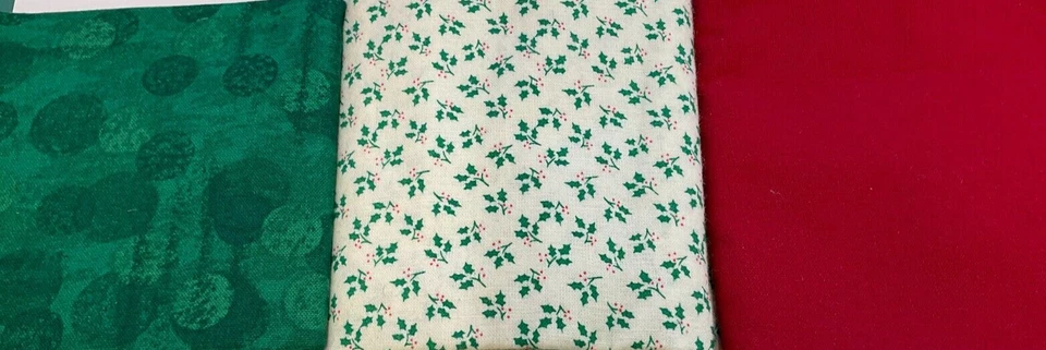 IMPRESIONES DE ALGODÓN - ROJO/VERDE - 3 PIEZAS DE 1/3 YARDA cada una Foto 1 de 1
