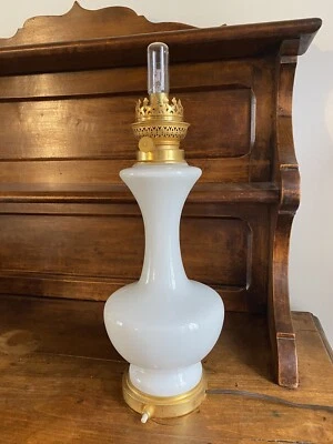 Ancienne Grande Lampe En Opaline Blanche  Vintage Éclairage Double Pied Et Tête  - Photo 1/4