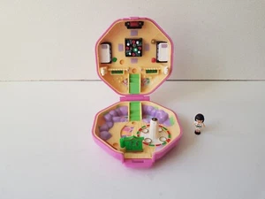 Mini univers - POLLY POCKET Suki’s Japanese - BLUEBIRD TOYS - 1990 (1personnage) - Foto 1 di 8